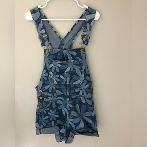 NoBo Daisy print medium weight denim short overalls